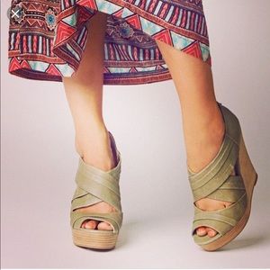 Seychelles Risky Business Wedge